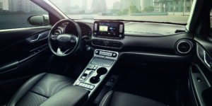 Das Interieur des Hyundai Kona Elektro bietet Hightech wie die Drive-by-Wire Schaltung mittels Tasten