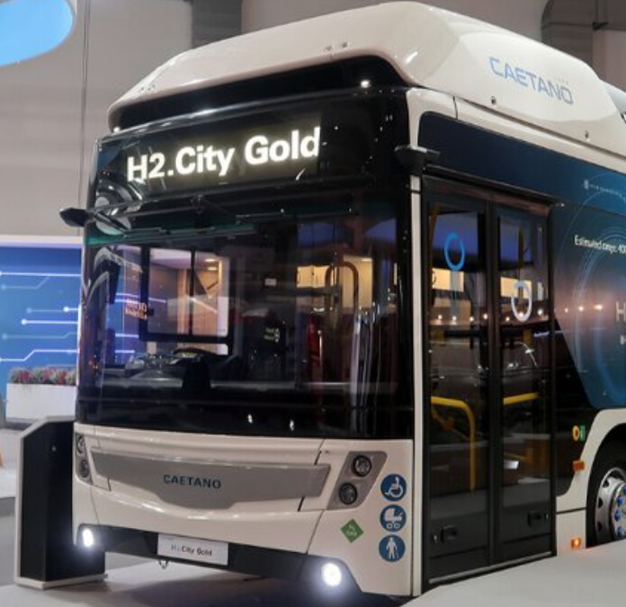 Wasserstoffbus mit Toyotas Brennstoffzellentechnik